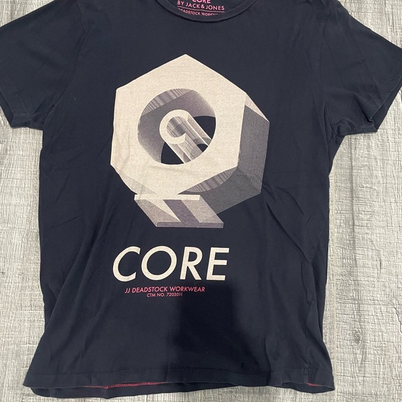 Core Tshirt - Picture 3 of 4